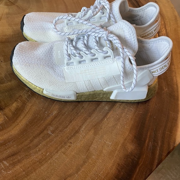 Adidas NMD R1 V2 - Picture 2 of 7